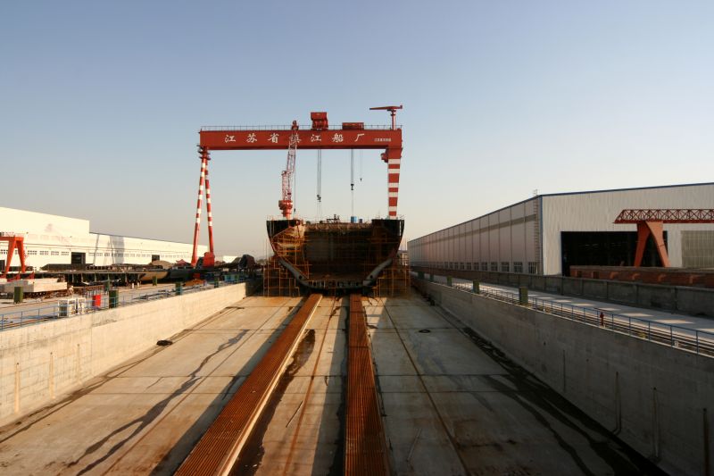 9、镇江船厂六万吨级半坞式船台.jpg